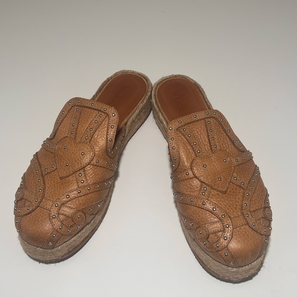 Leather mules. Argentina Brand